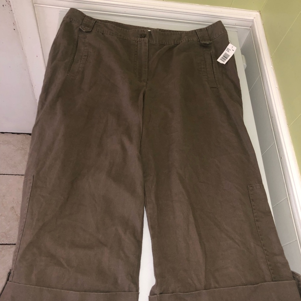 Christopher & Banks Brown Cropped Capri Pants with Button Tabs & Cuffed Hem